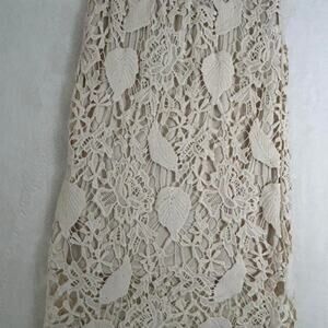 Forever 21 cream lace maxi pencil skirt with elastic waistband Size S